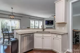 5951 Carrollton Ln, Charlotte, NC 28210 - Photo 9