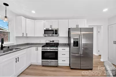 4040 Burnham Court, Winston Salem, NC 27105 - Photo 7