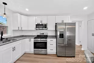 4040 Burnham Ct, Winston Salem, NC 27105 - Photo 7