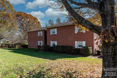 1235 15th Avenue NW, Hickory, NC 28601 - Photo 3