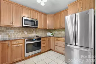 4400 Willowood Dr, Morganton, NC 28655 - Photo 11