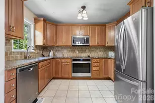 4400 Willowood Dr, Morganton, NC 28655 - Photo 9