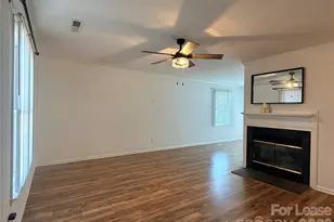 5917 Crape Myrtle Ln, Charlotte, NC 28216 - Photo 7