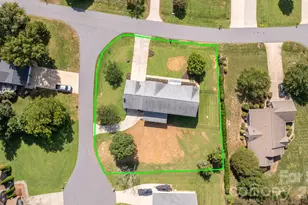 1360 Sweetbriar Ln, Hickory, NC 28602 - Photo 45