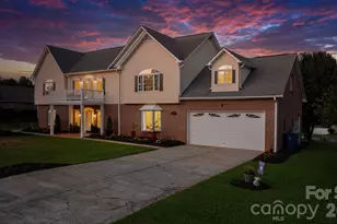 1360 Sweetbriar Ln, Hickory, NC 28602 - Photo 39
