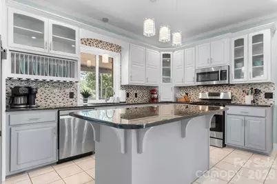 1360 Sweet Briar Lane, Hickory, NC 28602 - Photo 7