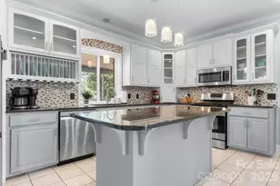 1360 Sweetbriar Ln, Hickory, NC 28602 - Photo 7