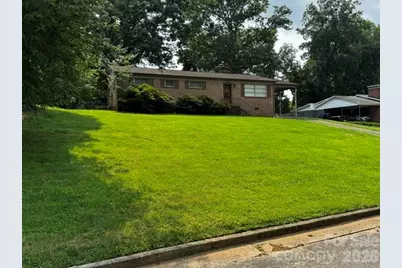 529 10th Street Place NW, Hickory, NC 28601 - Photo 1