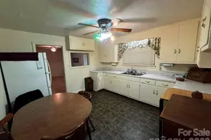 529 10th St Pl NW, Hickory, NC 28601 - Photo 11