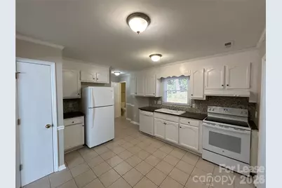 7409 Lockmont Drive, Charlotte, NC 28212 - Photo 5