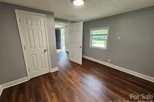 3010 Capitol Dr, Charlotte, NC 28208 - Photo 7