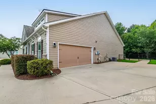 229 Hunters Hill Dr, Statesville, NC 28677 - Photo 9