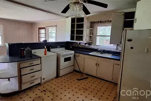 1036 Curve View Rd, Lincolnton, NC 28092 - Photo 17