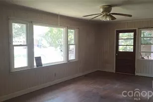 1036 Curve View Rd, Lincolnton, NC 28092 - Photo 9