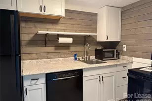 1050 21st Ave NW, Hickory, NC 28601 - Photo 9