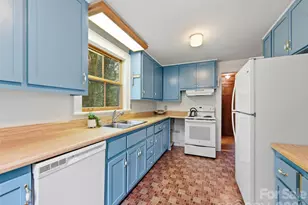 279 Longview Dr, Waynesville, NC 28786 - Photo 17