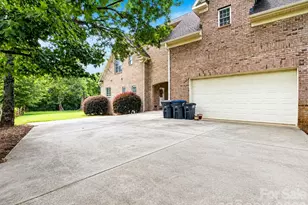 2027 Meadow Run Dr, Matthews, NC 28104 - Photo 5