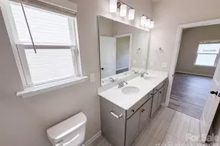 4104 Stoneygreen Ln, Charlotte, NC 28215 - Photo 17
