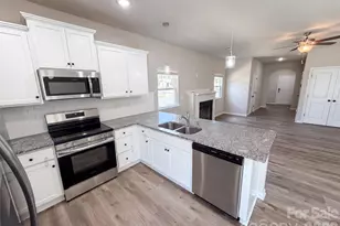 4104 Stoneygreen Ln, Charlotte, NC 28215 - Photo 9