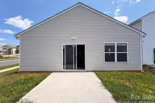 4104 Stoneygreen Ln, Charlotte, NC 28215 - Photo 5
