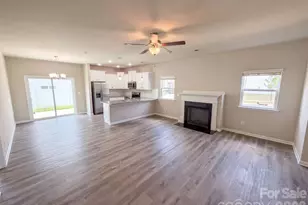 4104 Stoneygreen Ln, Charlotte, NC 28215 - Photo 3