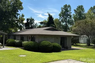 703 Farmington Cir, Hendersonville, NC 28739 - Photo 1