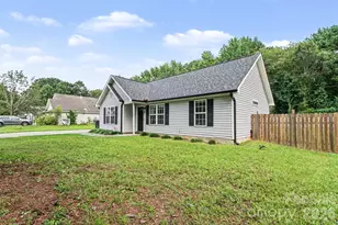 1240 Log Cabin Rd, Charlotte, NC 28213 - Photo 3