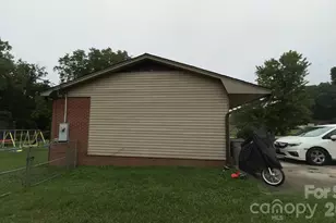 1429 Edgewood Rd, Bessemer City, NC 28016 - Photo 3