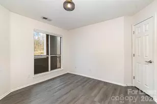 2512 Cranbrook Ln, Charlotte, NC 28207 - Photo 13
