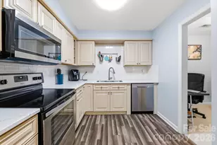 1051 Churchill Downs Ct, Charlotte, NC 28211 - Photo 13