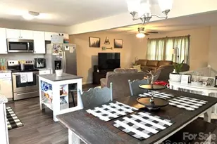 1772 Woodridge Cir, Hickory, NC 28602 - Photo 5