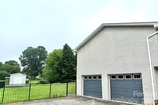1772 Woodridge Cir, Hickory, NC 28602 - Photo 15