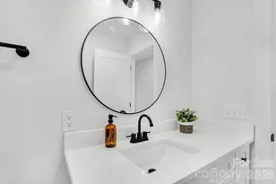 1351 Orvis St, Charlotte, NC 28216 - Photo 15