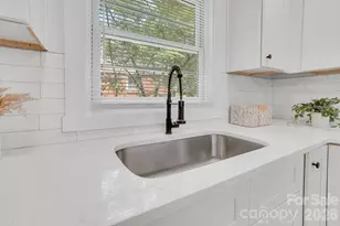 1351 Orvis St, Charlotte, NC 28216 - Photo 9