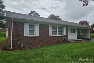 1326 26th St SW, Hickory, NC 28602 - Photo 3