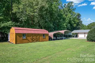 3959 Holly Springs Dr, Newton, NC 28658 - Photo 5