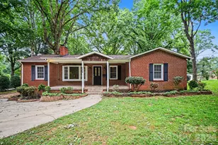 704 1st Ave Pl NE, Conover, NC 28613 - Photo 1