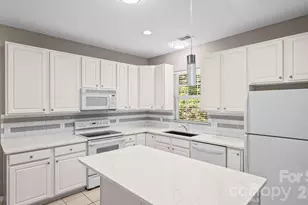 10305 Flat Stone Rd, Charlotte, NC 28213 - Photo 7
