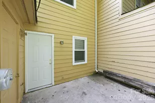 4033 Briarhill Dr, Charlotte, NC 28215 - Photo 9