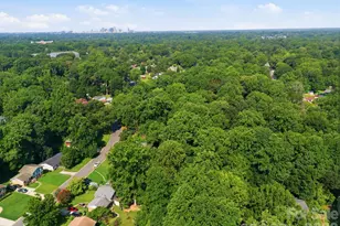 4033 Briarhill Dr, Charlotte, NC 28215 - Photo 5