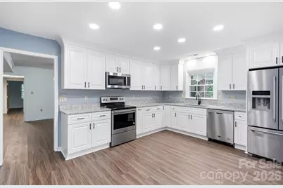 10211 Meadow Hollow Drive, Charlotte, NC 28227 - Photo 9