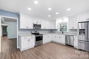 10211 Meadow Hollow Dr, Charlotte, NC 28227 - Photo 9