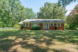 17 E Murray St, Maiden, NC 28650 - Photo 1