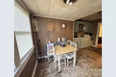 1102 Regal Place NW, Lenoir, NC 28645 - Photo 7