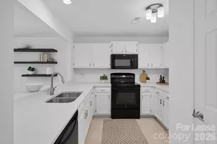 3302 Selwyn Farms Ln, Charlotte, NC 28209 - Photo 9