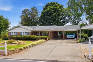 2711 Fairway Acres Cir, Lenoir, NC 28645 - Photo 1