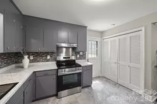 4448 Ridgevalley Dr, Charlotte, NC 28208 - Photo 9