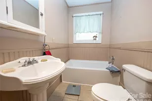 103 E King St, East Flat Rock, NC 28726 - Photo 25
