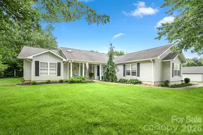 403 W Coventry Drive, Franklin, NC 28734 - Photo 1