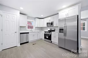 553 Derrydowne Dr, Charlotte, NC 28213 - Photo 11